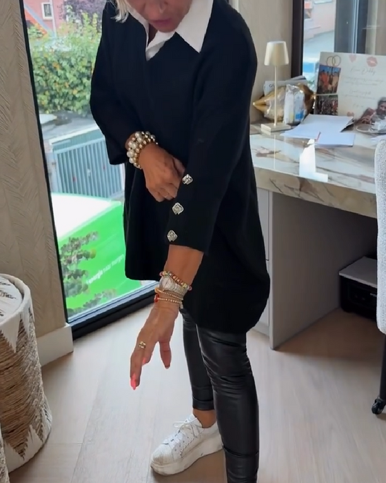 Sweter Z Cechami Dekoltu W Formie V, Przycisków I Asymetrycznej Budowy