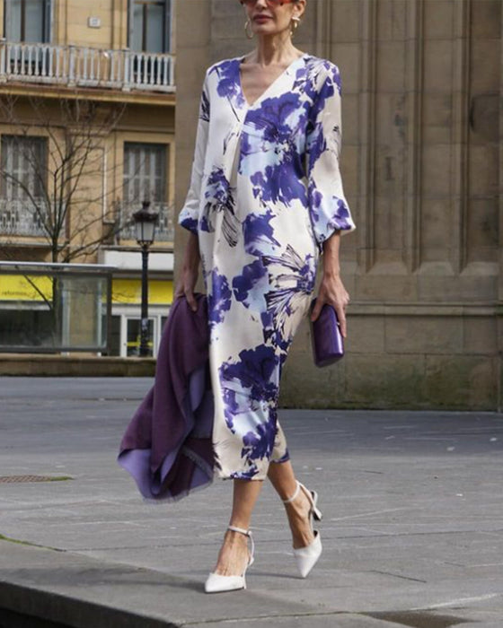 Elegancka sukienka z nadrukiem i dekoltem w kształcie litery V