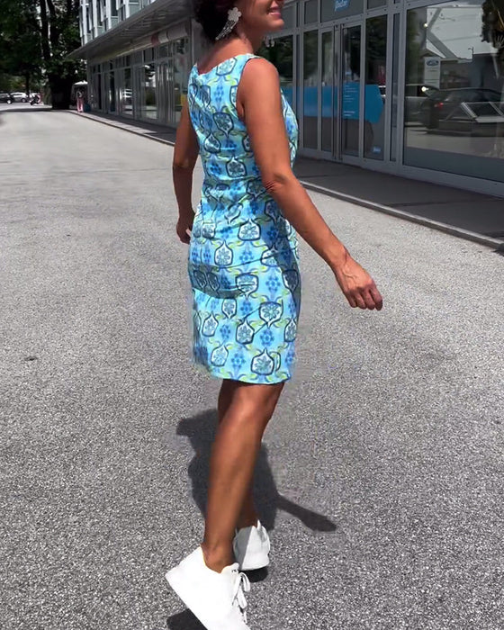 Sukienka o dopasowanym kroju bez rękawów z nadrukiem