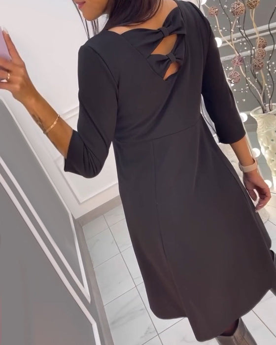 Sukienka w jednolitym kolorze z kokardą z tyłu