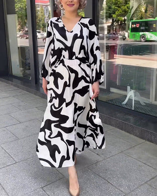Elegancka sukienka z długimi rękawami w modny wzór