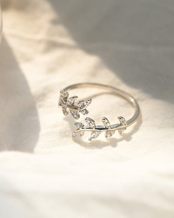 Pierścionki damskie Modny pierścionek z liściem na świeżym powietrzu