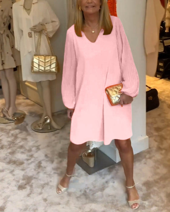 Sukienka w jednolitym kolorze z rękawami typu lampion i dekoltem w kształcie litery V