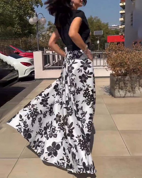 Elegancka sukienka z głębokim raglanowym rękawem w kwiatowy wzór