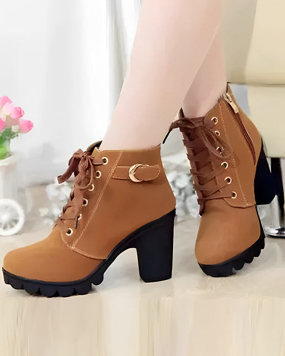 Sznurowane buty na grubym obcasie