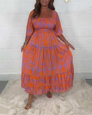 Sukienka z kwadratowym dekoltem