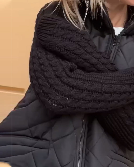 Jednokolorowy płaszcz z wysokim kołnierzem i zamkiem błyskawicznym