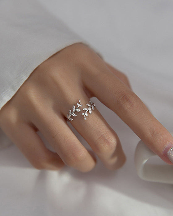 Pierścionki damskie Modny pierścionek z liściem na świeżym powietrzu