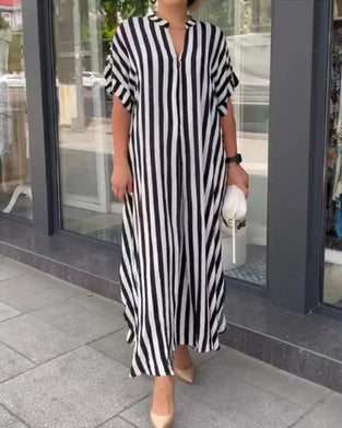 Sukienka koszulowa z dekoltem w serek i nadrukiem w paski