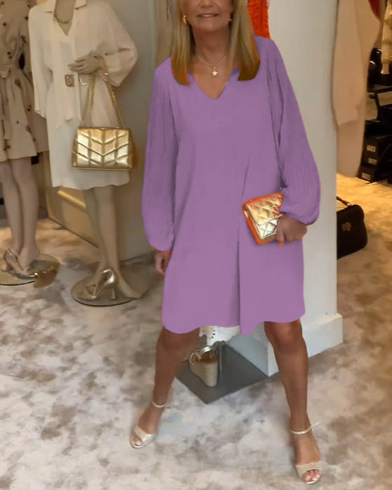 Sukienka w jednolitym kolorze z rękawami typu lampion i dekoltem w kształcie litery V