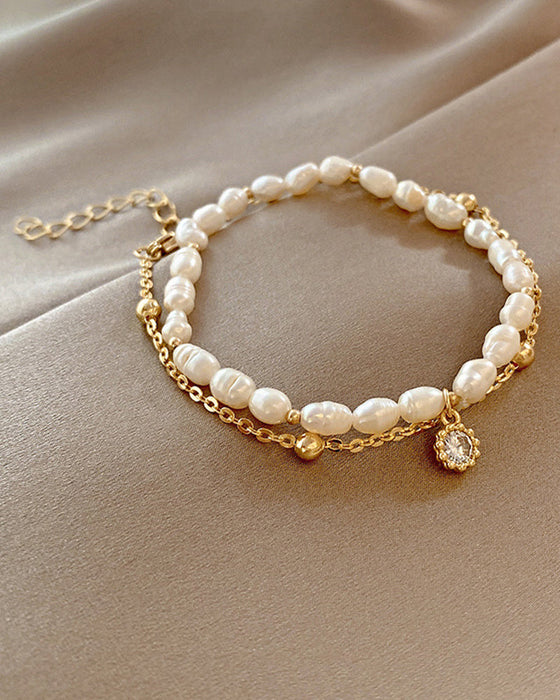 Bransoletka z perłami na metalowym łańcuszku