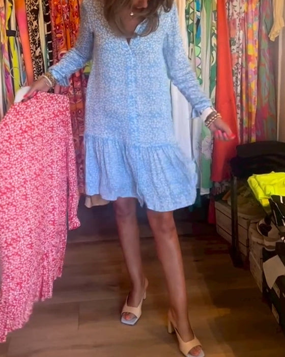 Sukienka z guzikami i dekoltem w kształcie litery V w kwiatowy wzór