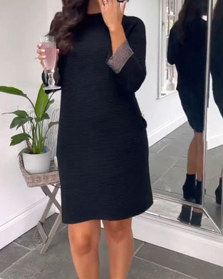 Elegancka sukienka z okrągłym dekoltem