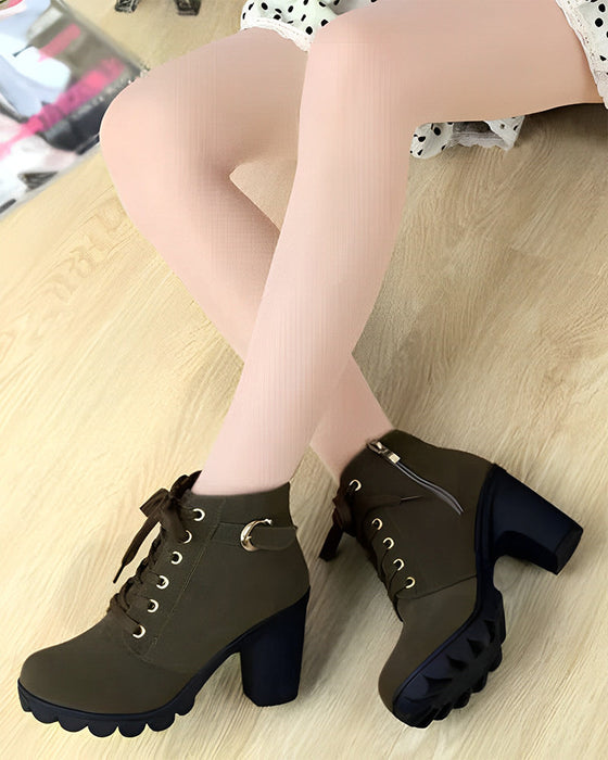 Sznurowane buty na grubym obcasie