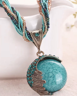 Ręcznie pleciony naszyjnik w stylu boho