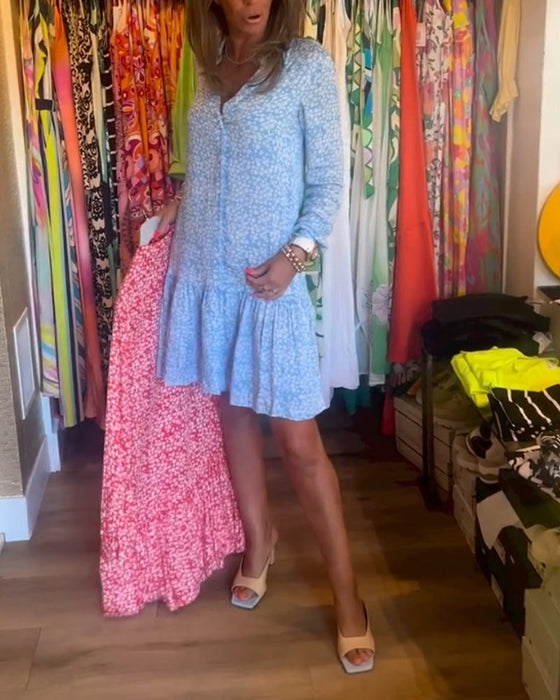 Sukienka z guzikami i dekoltem w kształcie litery V w kwiatowy wzór