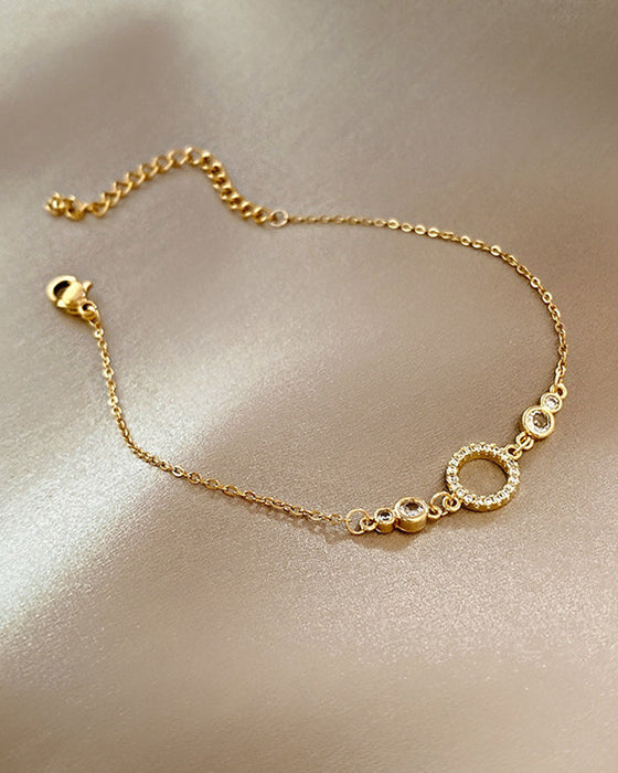 Bransoletka z perłami na metalowym łańcuszku