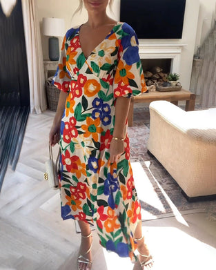 Sukienka z dekoltem w serek i kwiatowym nadrukiem