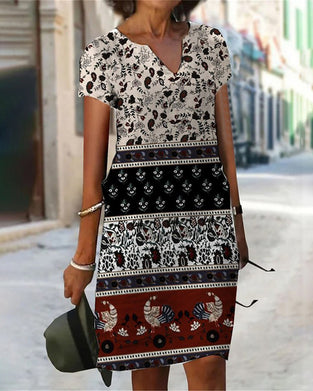 Sukienka z dekoltem w szpic i kolorowym nadrukiem