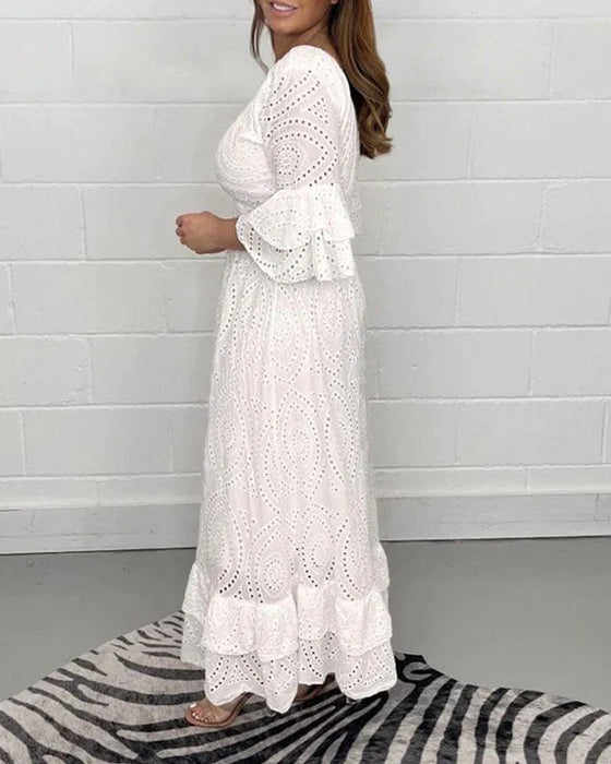 Luźna sukienka z wysokim stanem i dekoltem w serek w jednolitym kolorze