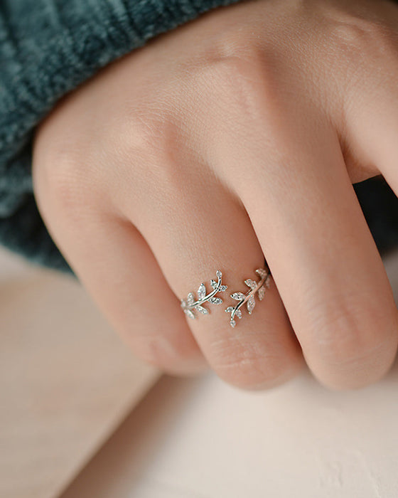 Pierścionki damskie Modny pierścionek z liściem na świeżym powietrzu