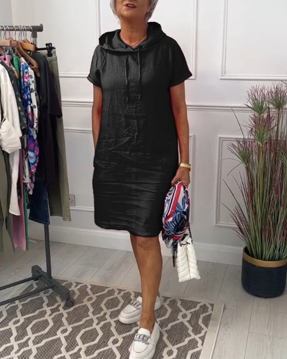 Sukienka z krótkim rękawkiem i kapturem