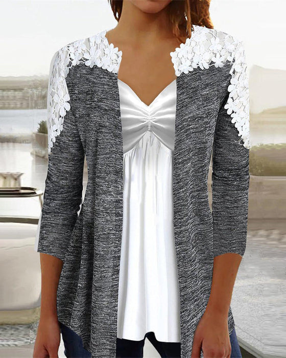 Elegancki top z dekoltem w szpic i koronką