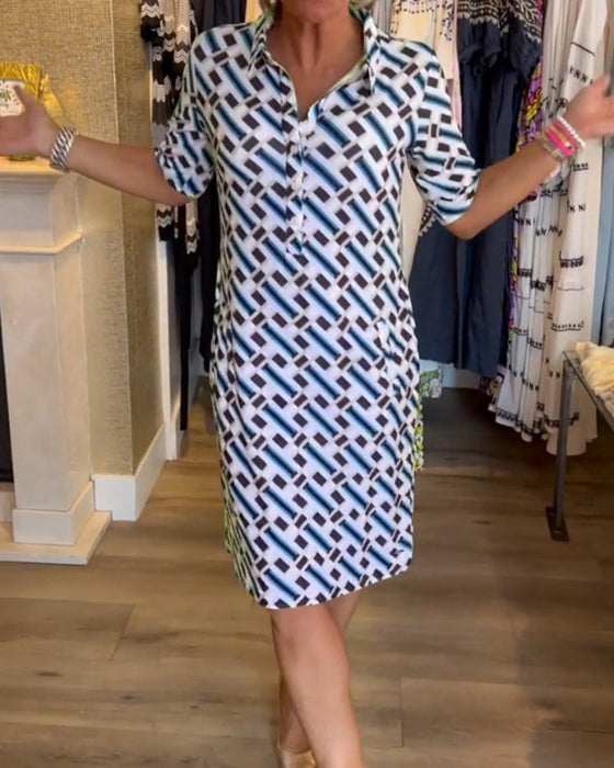 Sukienka z nadrukiem geometrycznym i dekoltem V