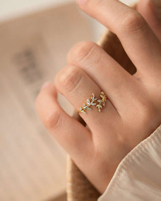 Pierścionki damskie Modny pierścionek z liściem na świeżym powietrzu