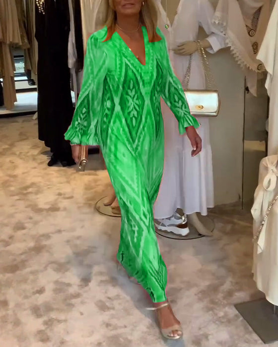 Sukienka z długim rękawem i głębokim dekoltem w kształcie litery V w stylu retro