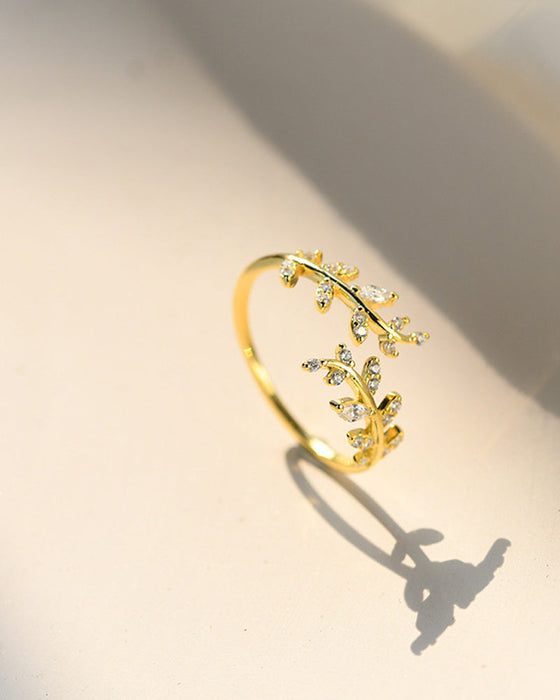 Pierścionki damskie Modny pierścionek z liściem na świeżym powietrzu