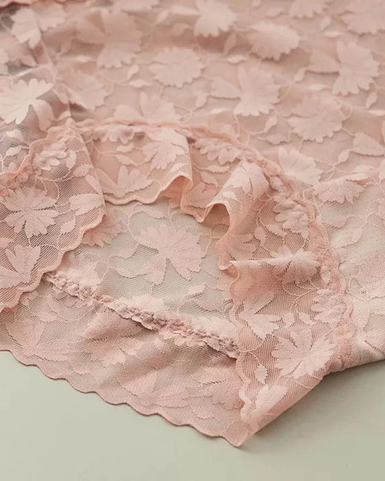 Koronkowe majtki z wysokim stanem