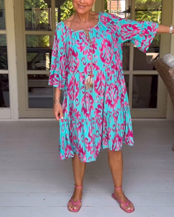 Sukienka z luźnym nadrukiem i rękawami dzwonkowymi