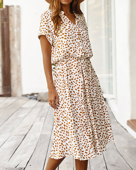 Sukienka z dekoltem V w kropki