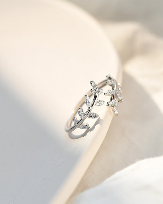 Pierścionki damskie Modny pierścionek z liściem na świeżym powietrzu