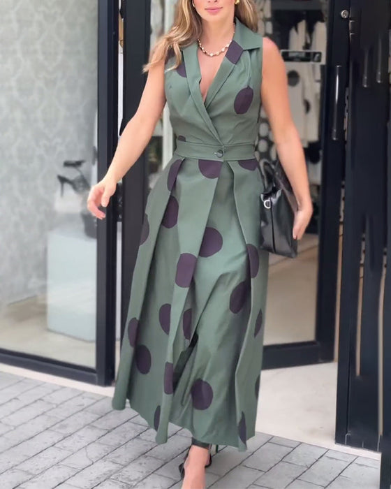 Elegancka sukienka w jednolitym kolorze bez rękawów