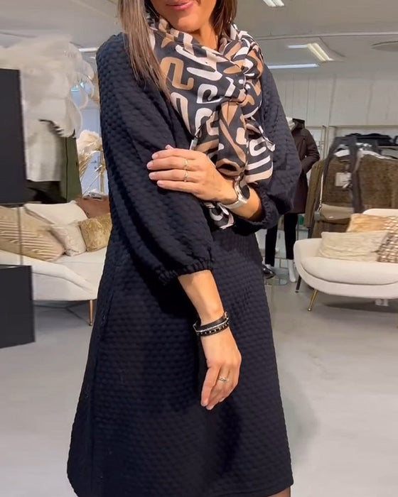 Elegancka sukienka w jednolitym kolorze