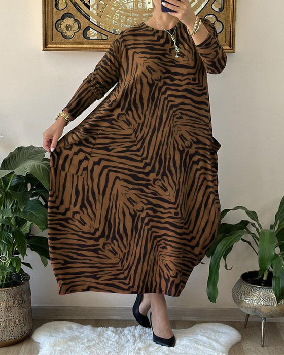 Modna luźna sukienka z nadrukiem i kieszenią