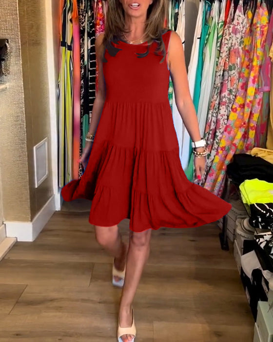 Sukienka o plisowanym kroju bez rękawów