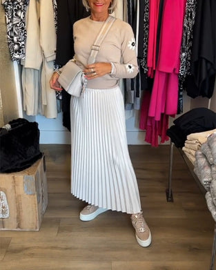 Plisowana sukienka w jednolitym kolorze