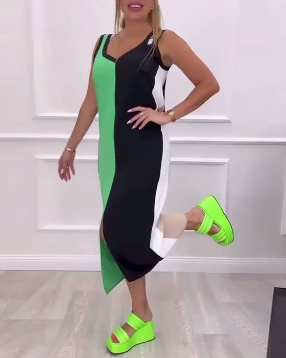 Sukienka modna kontrastowa z rozcięciem