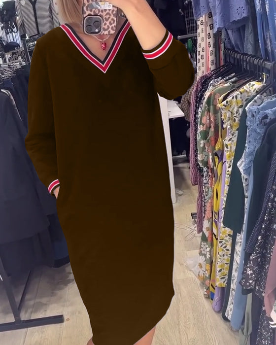 Sukienka z dekoltem w kształcie litery V i z kieszeniami