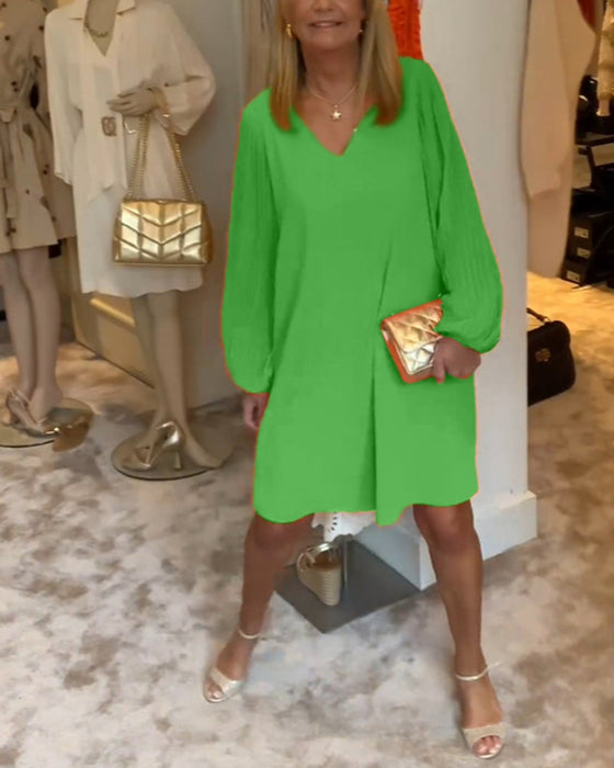 Sukienka w jednolitym kolorze z rękawami typu lampion i dekoltem w kształcie litery V