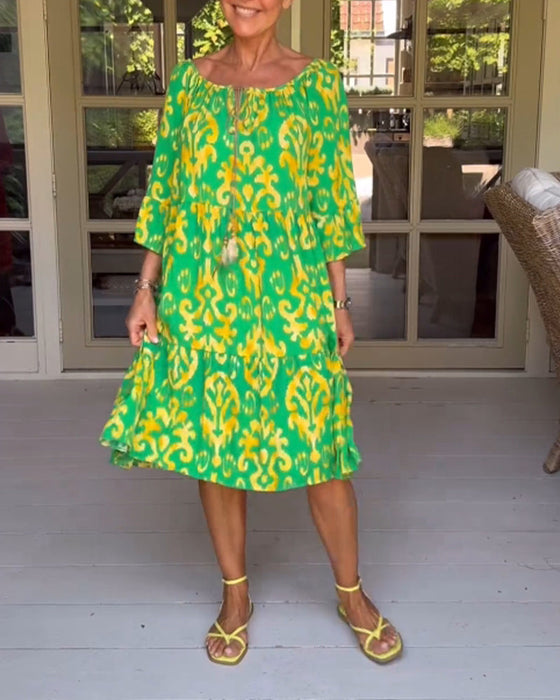 Sukienka z luźnym nadrukiem i rękawami dzwonkowymi