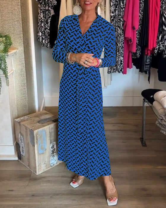 Sukienki z elementami wyszczuplającymi i nadrukami