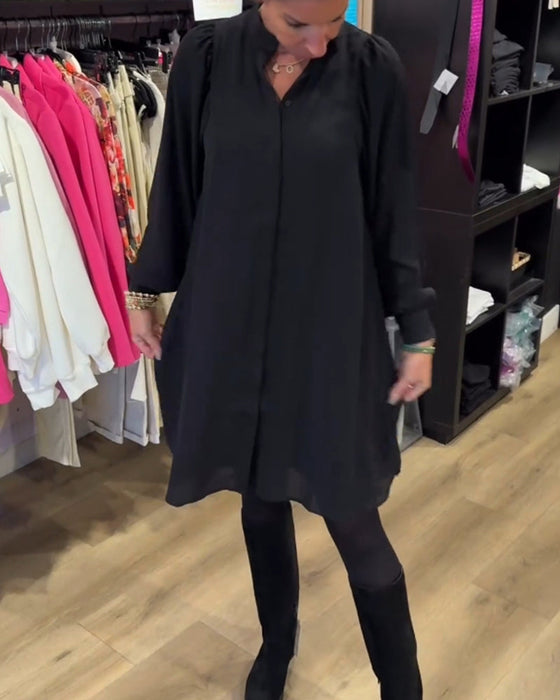 Sukienka z dekoltem w kształcie litery V i długością do kolan