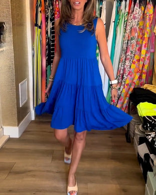 Sukienka o plisowanym kroju bez rękawów