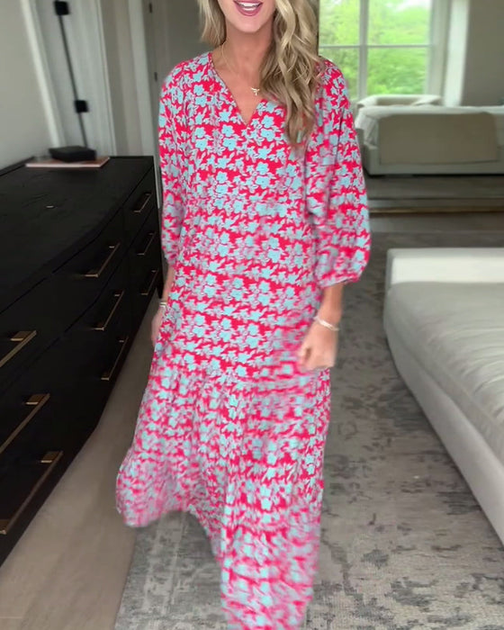 Sukienka w kwiaty z dekoltem w kształcie litery V