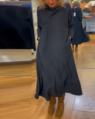 Sukienka z kieszeniami w jednolitym kolorze