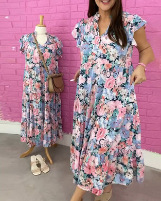 Sukienka z krótkim rękawem i dekoltem w kształcie litery V w kwiatowy wzór